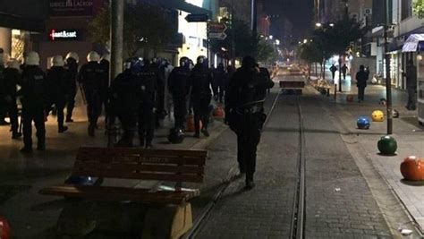 K­a­d­ı­k­ö­y­­d­e­ ­B­e­r­k­i­n­ ­Y­ü­r­ü­y­ü­ş­ü­n­e­ ­P­o­l­i­s­ ­M­ü­d­a­h­a­l­e­s­i­